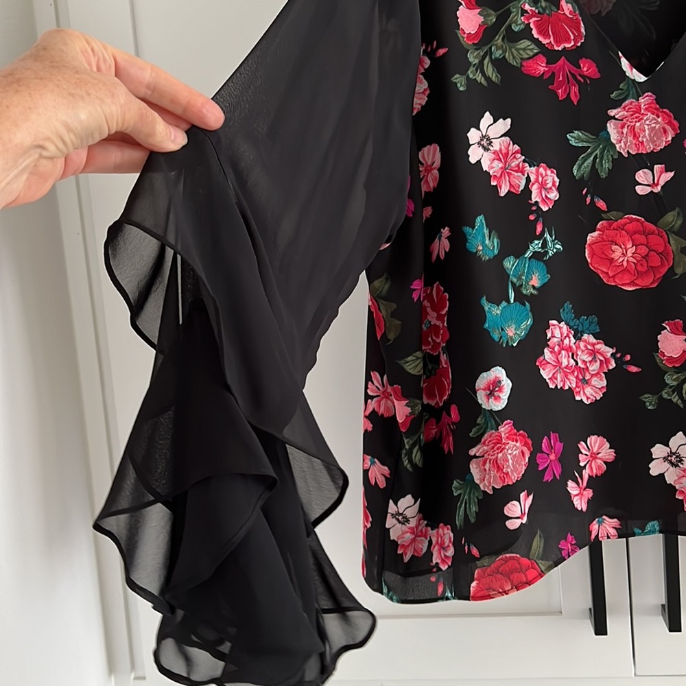 Vince Camuto Black Blouse with Graphic Floral and Long Bell Sleeves - Picture 3 of 6